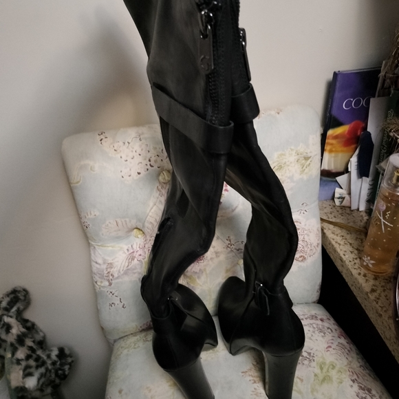 Guess Over The knee boots with a mirror inner heel 🔥🔥🔥 - Picture 2 of 4